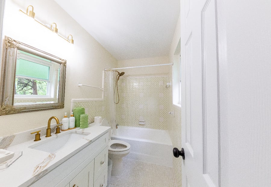 Relax in the tub and shower with In2ition 2-in-1 shower head. Enjoy complimentary bathroom amenities for a rejuvenating experience.