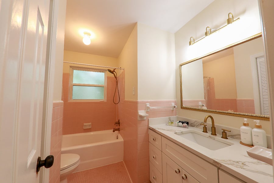 Experience comfort in our second full bathroom! Featuring a tub and shower with In2ition 2-in-1 shower head, along with complimentary amenities for a relaxing stay.