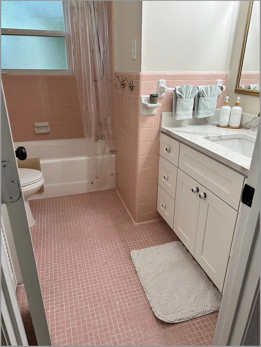 Experience comfort in our second full bathroom! Featuring a tub and shower with In2ition 2-in-1 shower head, along with complimentary amenities for a relaxing stay.