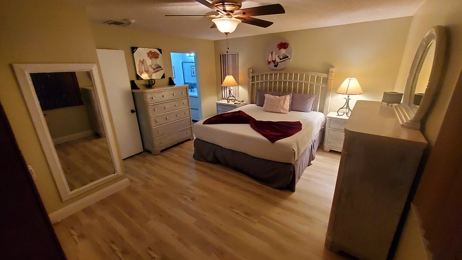 Master bedroom with Lakeview and ensuite bathroom