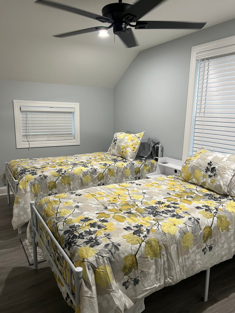 Bedroom #3 with twin beds.