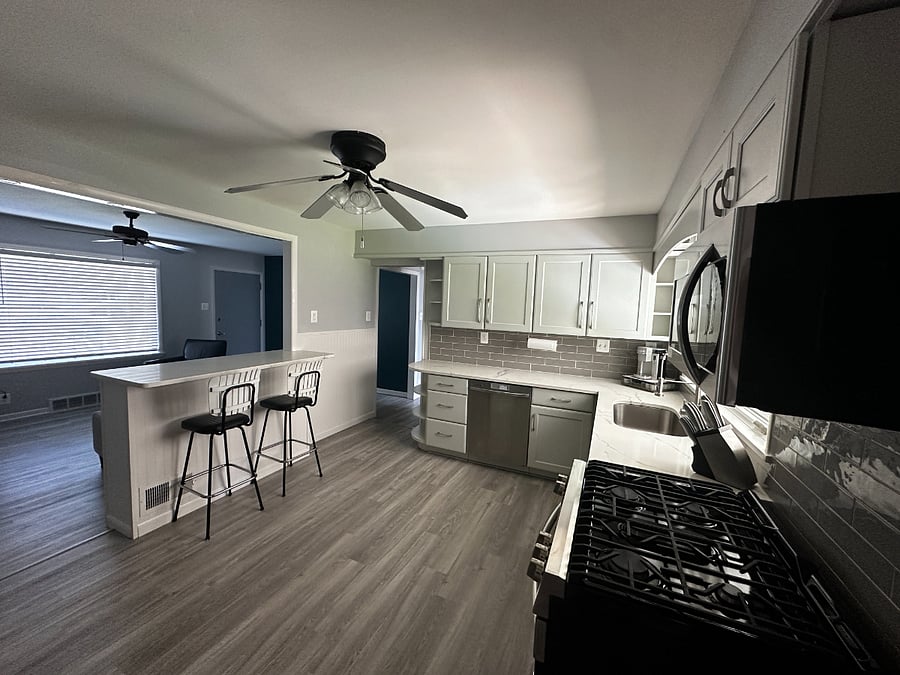 Gas Stove. HUGE sink. Dishwasher.
