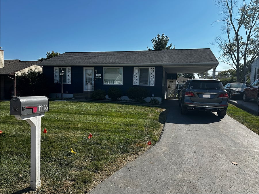 Cute Single Family 2 bedroom House with driveway and carport.