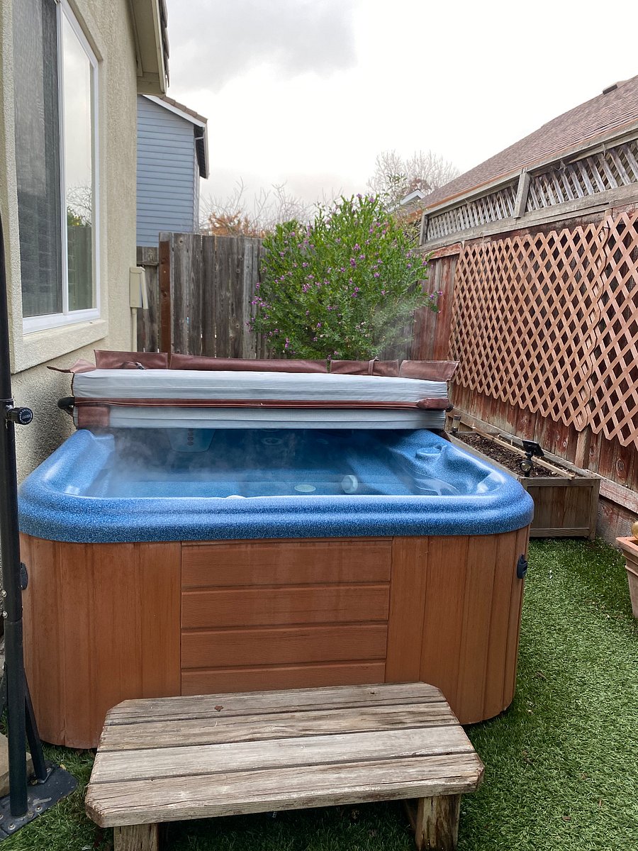 Hot tub is yours to use! Please note if guests would like to use it requires maintenance.