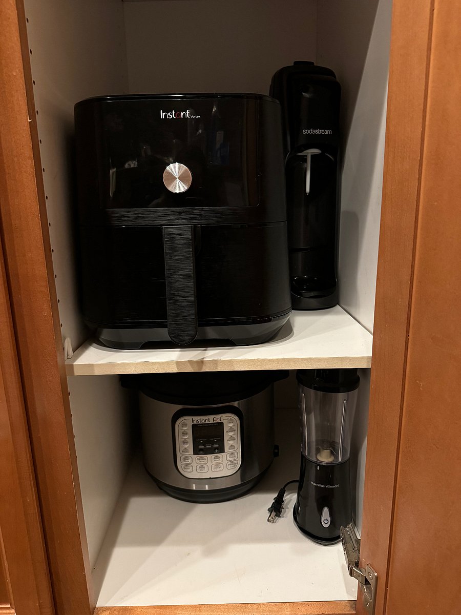 An air fryer, Instant Pot, Soda Stream, and blender is yours to use.
