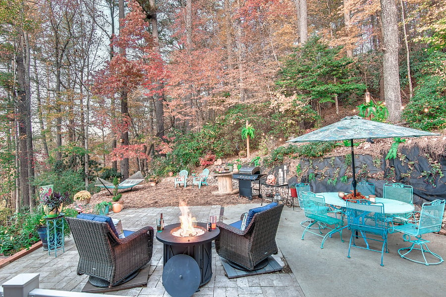 Upstairs Outdoor Sitting Area (1)