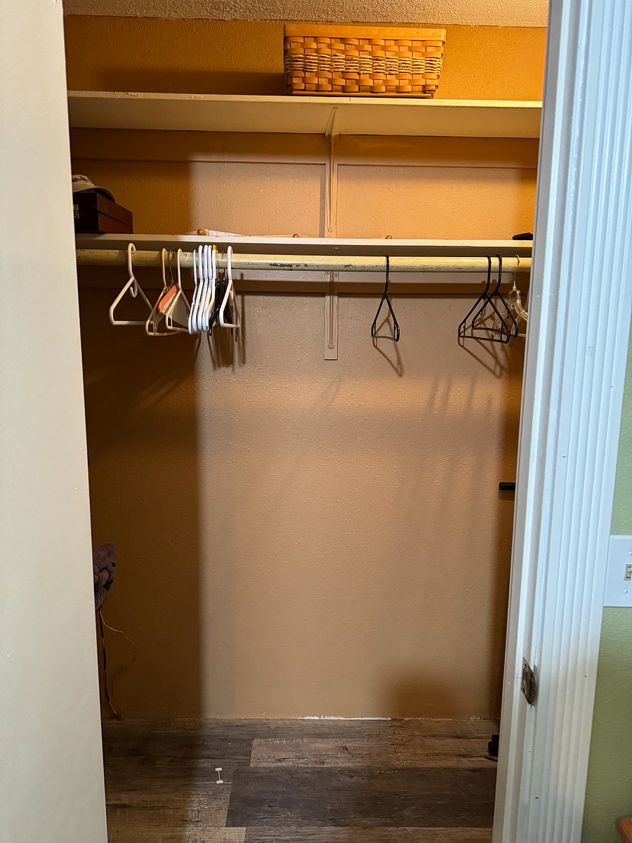 Walking Closet.