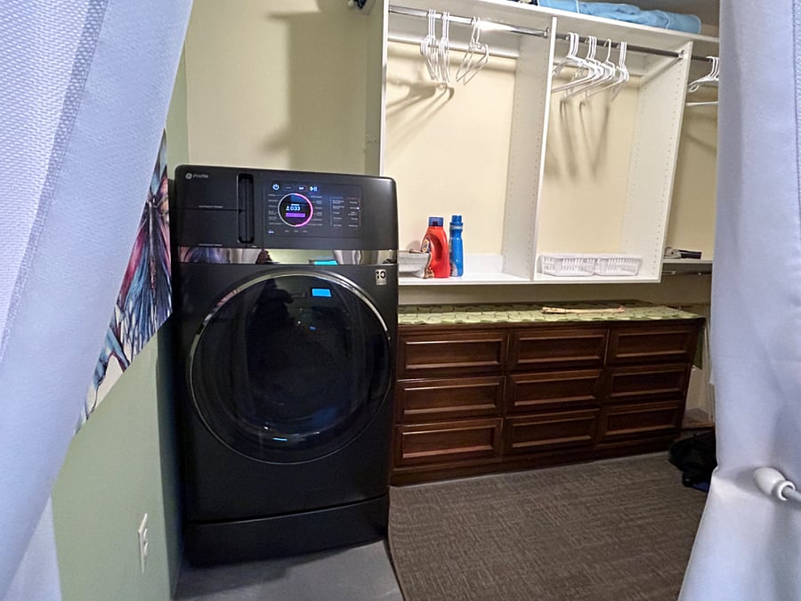 Walk in closet with washer dryer combo