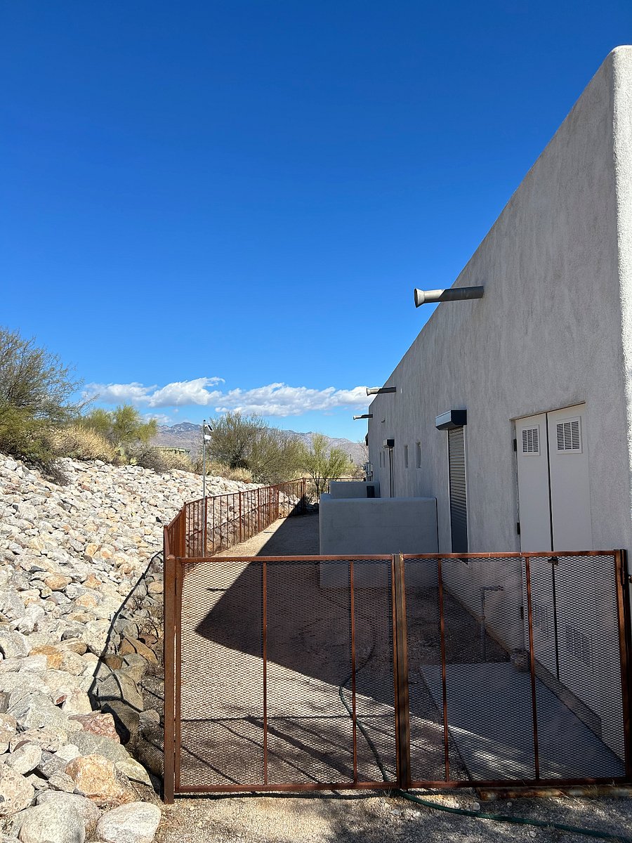 Private entry way 