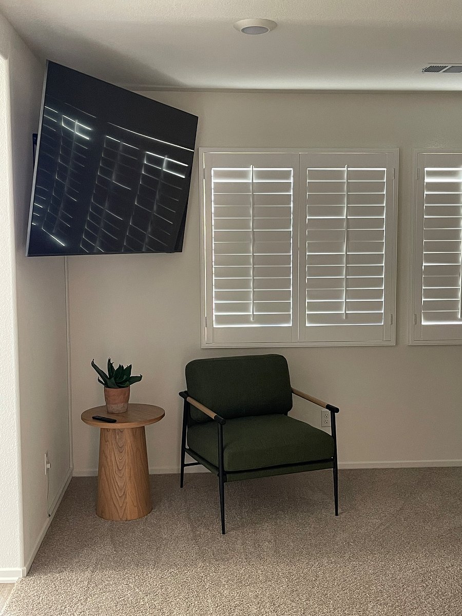 Primary Bedroom King Bed.
Large TV on a full swivel bracket
