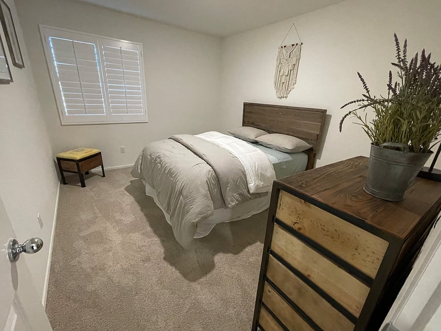 2nd bedroom.
has a view to the front yard.
10 drawer tallboy dresser