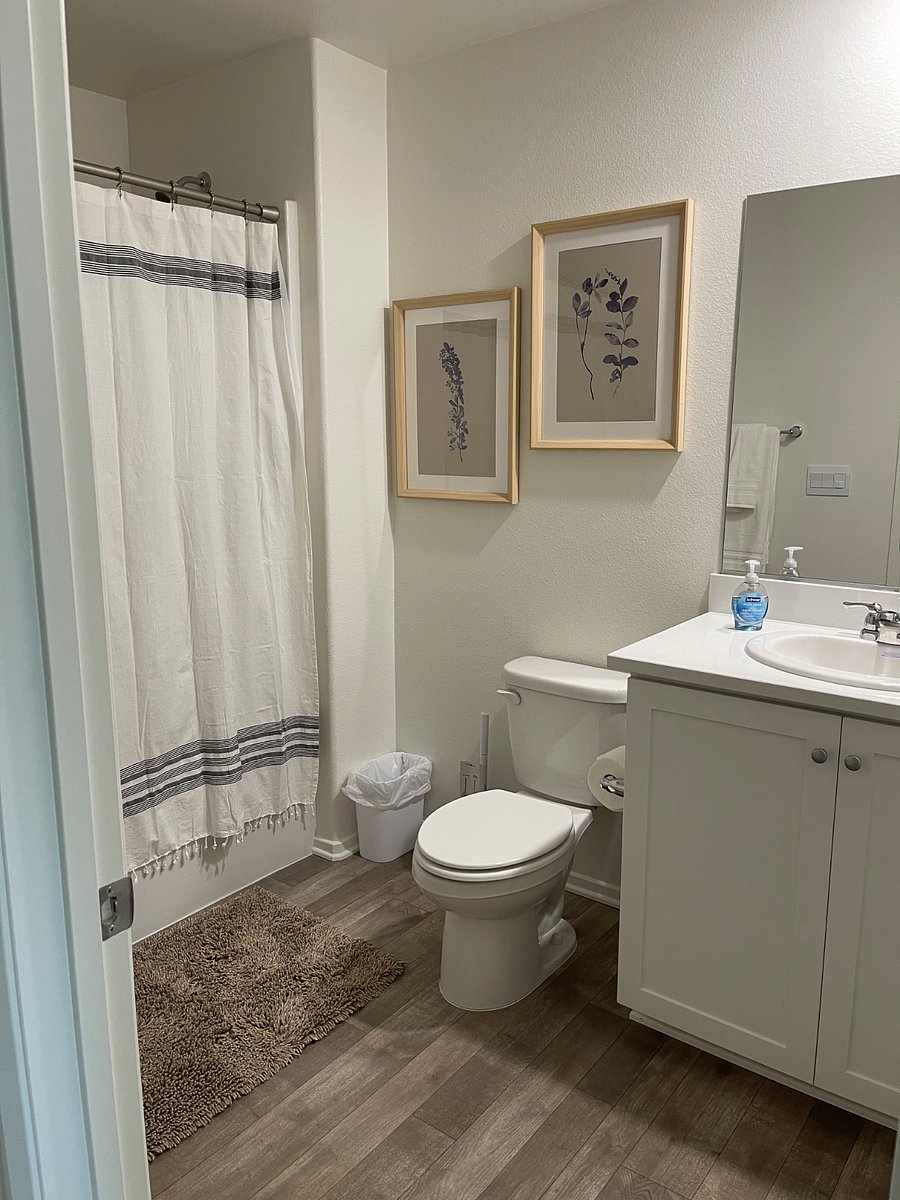 Upstairs Bathroom Tub & Shower