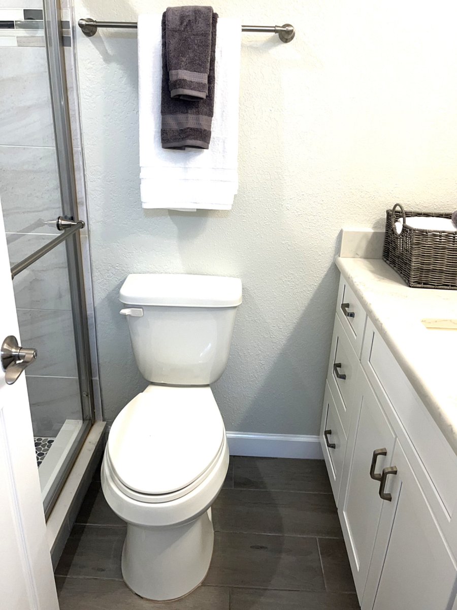 2nd Bathroom Upstairs