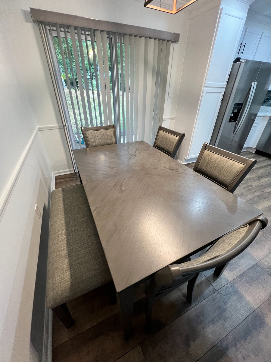 Dining seating for 6-7 people
