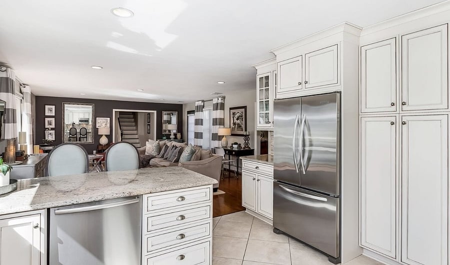 Kitchen and living room area