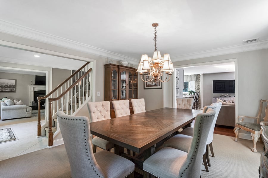 A cozy and inviting dining area