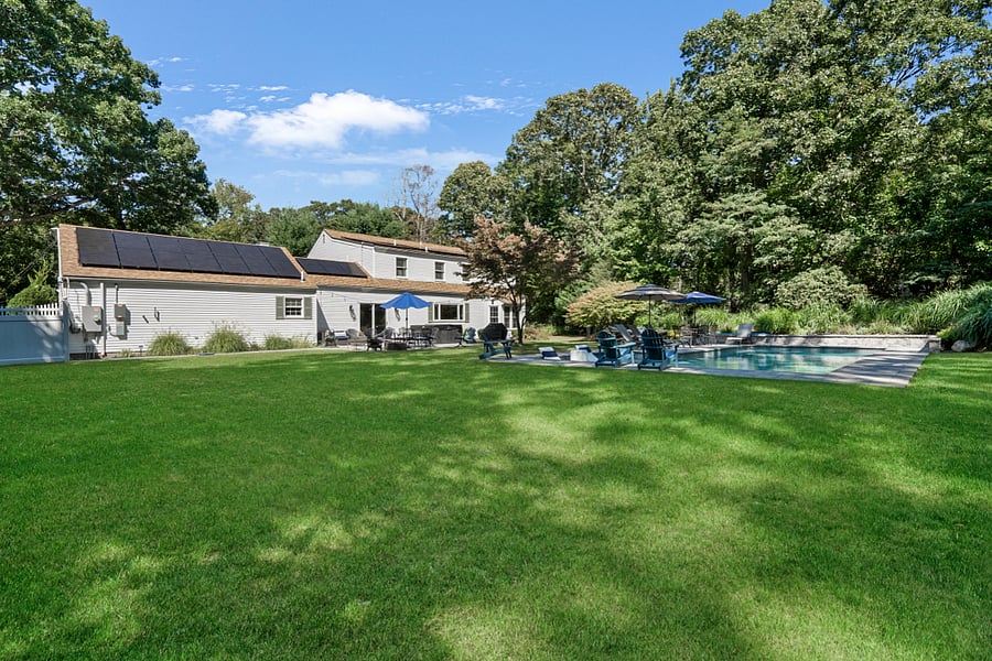 Enjoy a huge yard, perfect for outdoor activities.