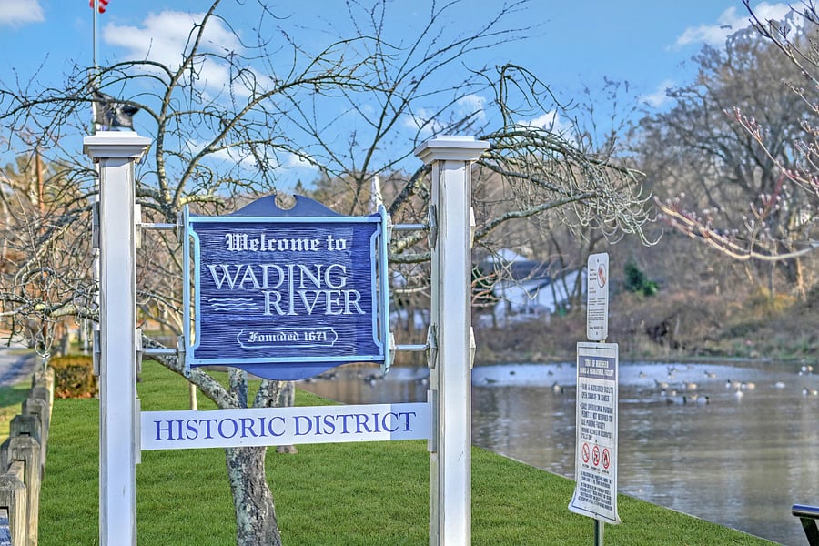 Perfect for a visit, with crisp air to breathe in as you enjoy the ducks, swans, and geese