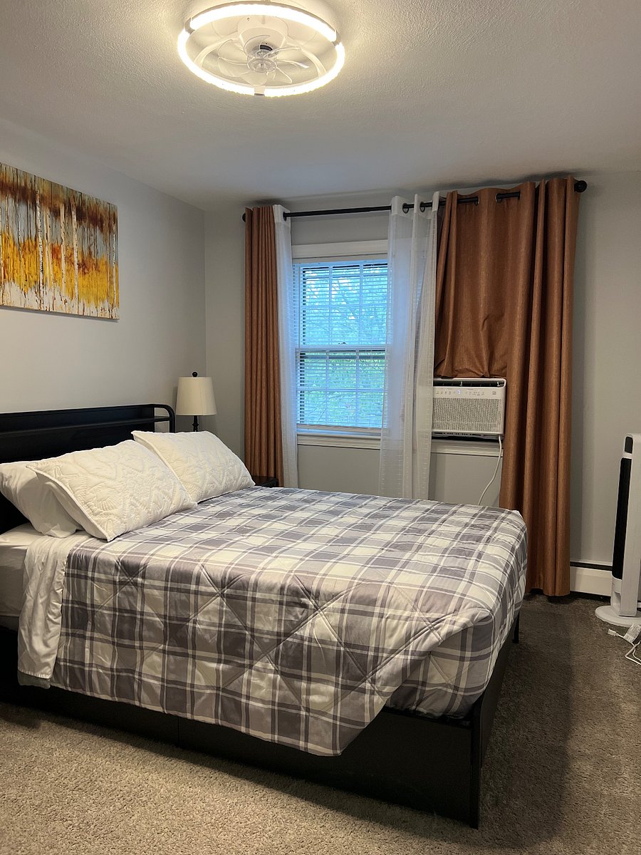 Bedroom 1-Full Bed