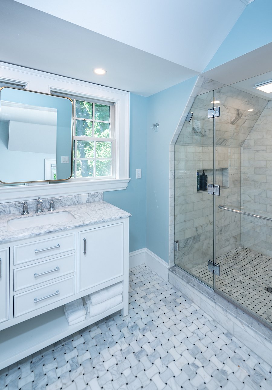 Bedroom 4 Ensuite Bath