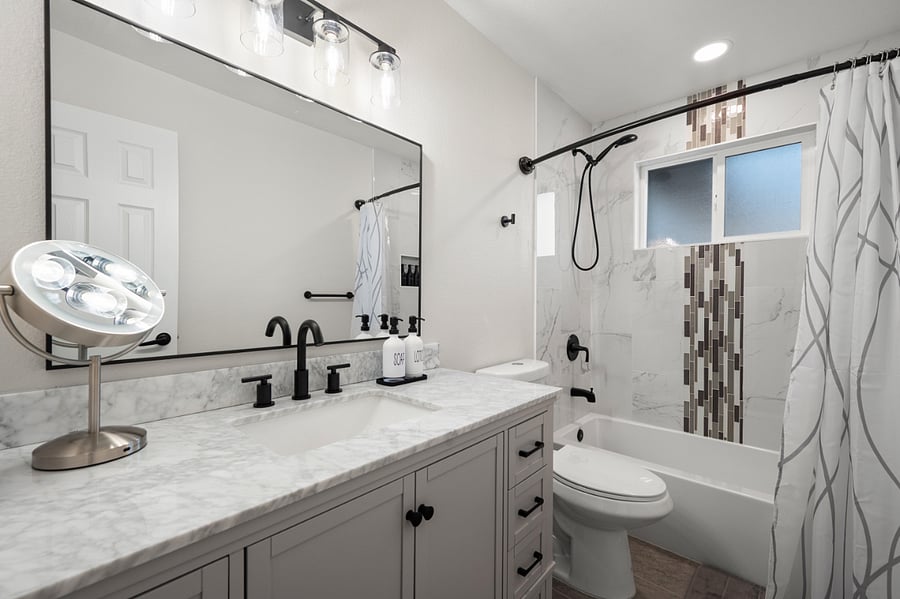 Full Bathroom 1 - Upstairs