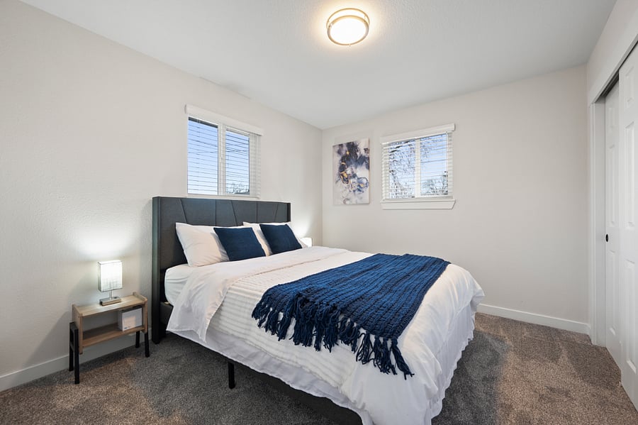 Bedroom 2 (Upstairs) - Queen