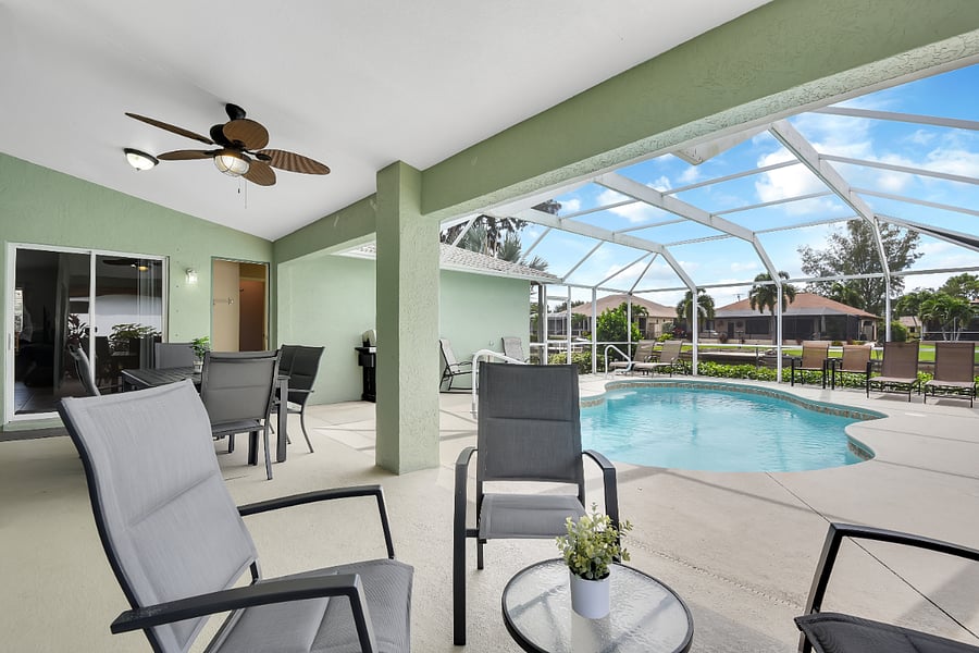 Extra large private screened in lanai with plenty of seating.