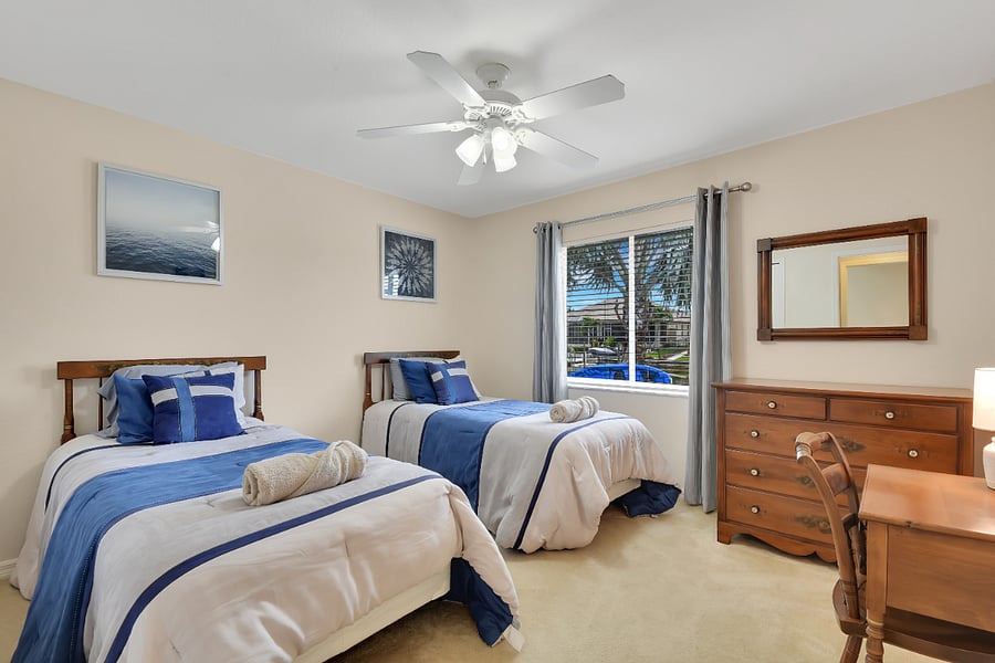 Fourth bedroom with two twin beds and canal view.