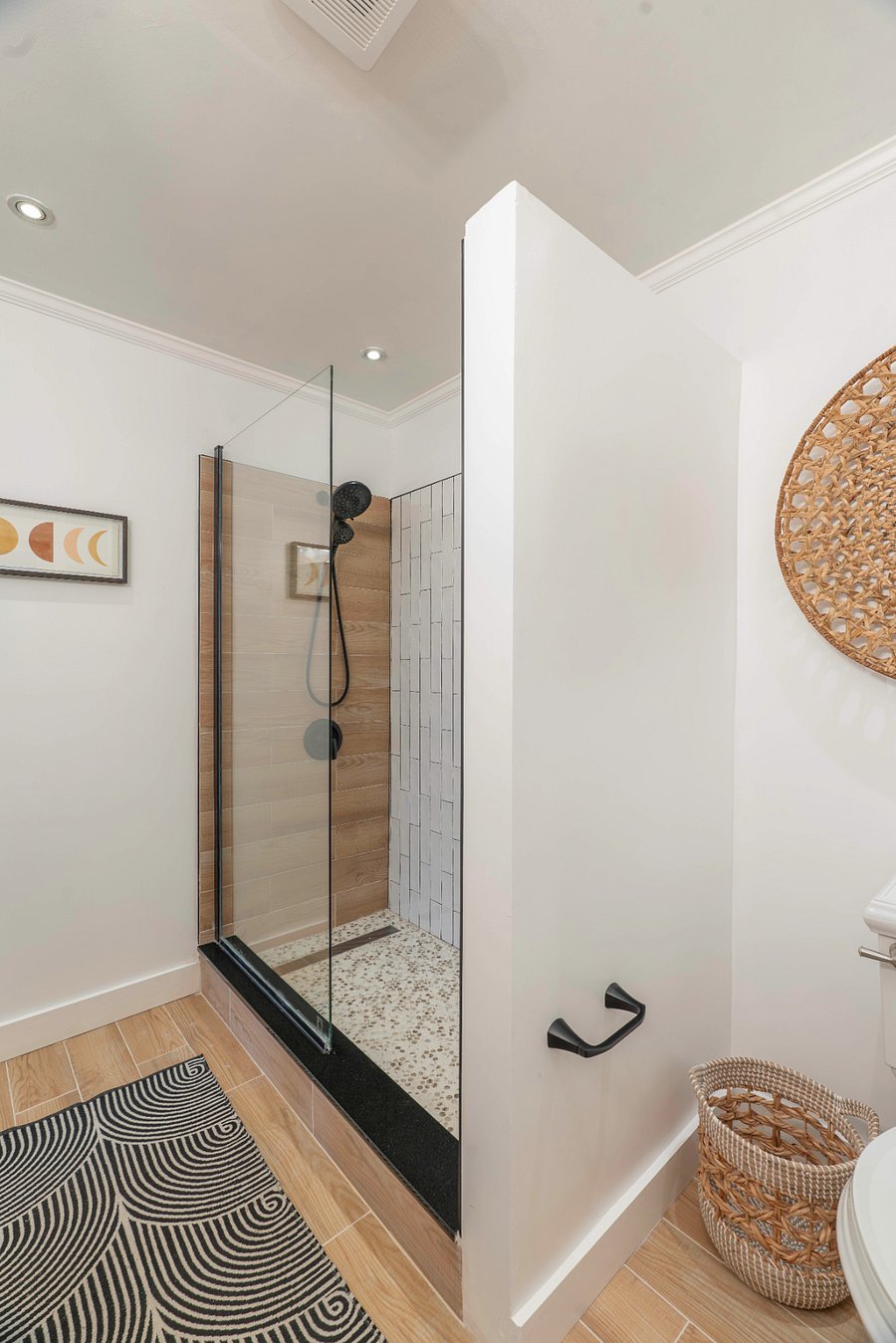 2nd floor en-suite bath