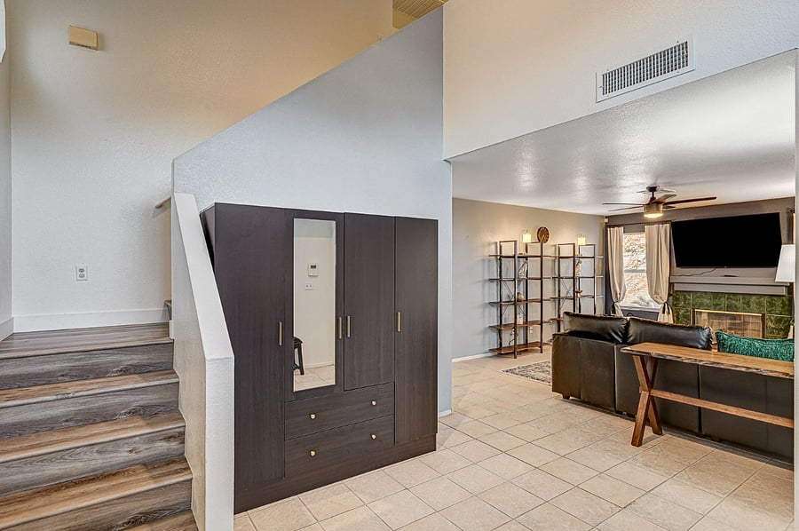 Spacious entryway