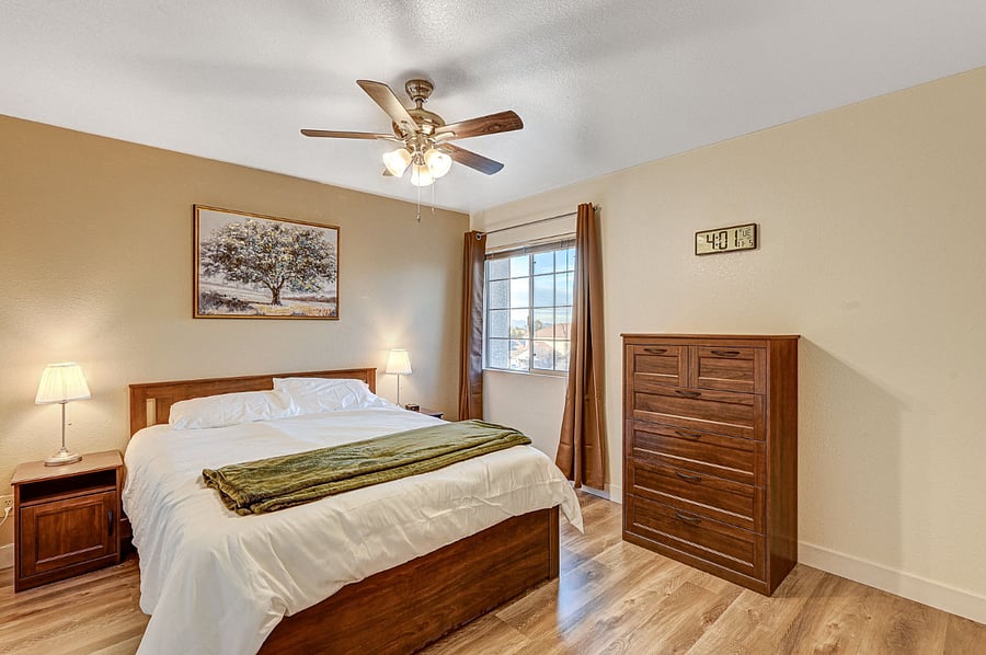 Second bedroom with a queen bed