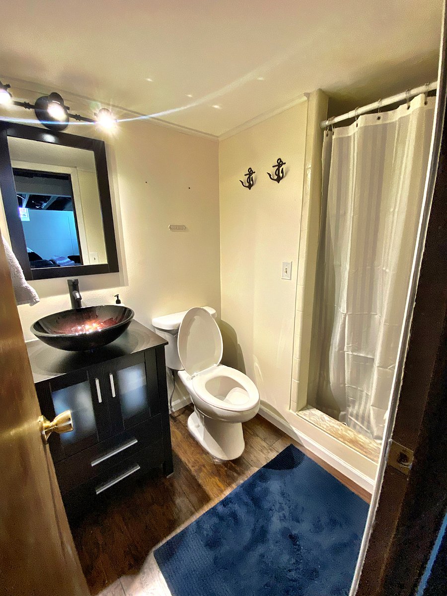 Full Bathroom in Basement 