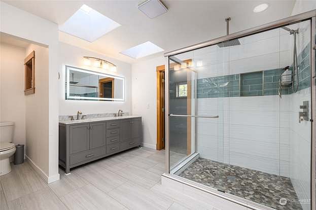 Huge Master en-suite