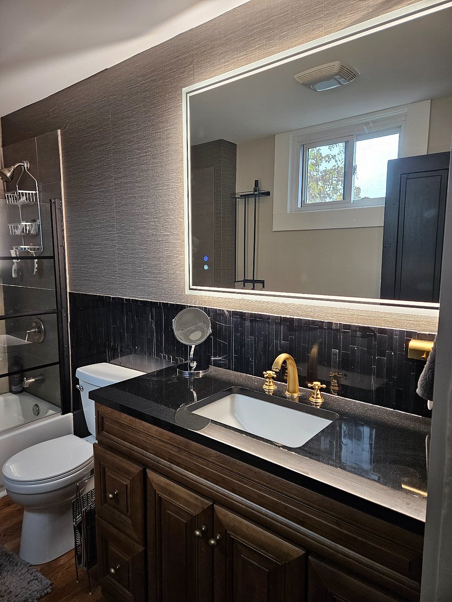 2nd floor bath granite vanity let mirror