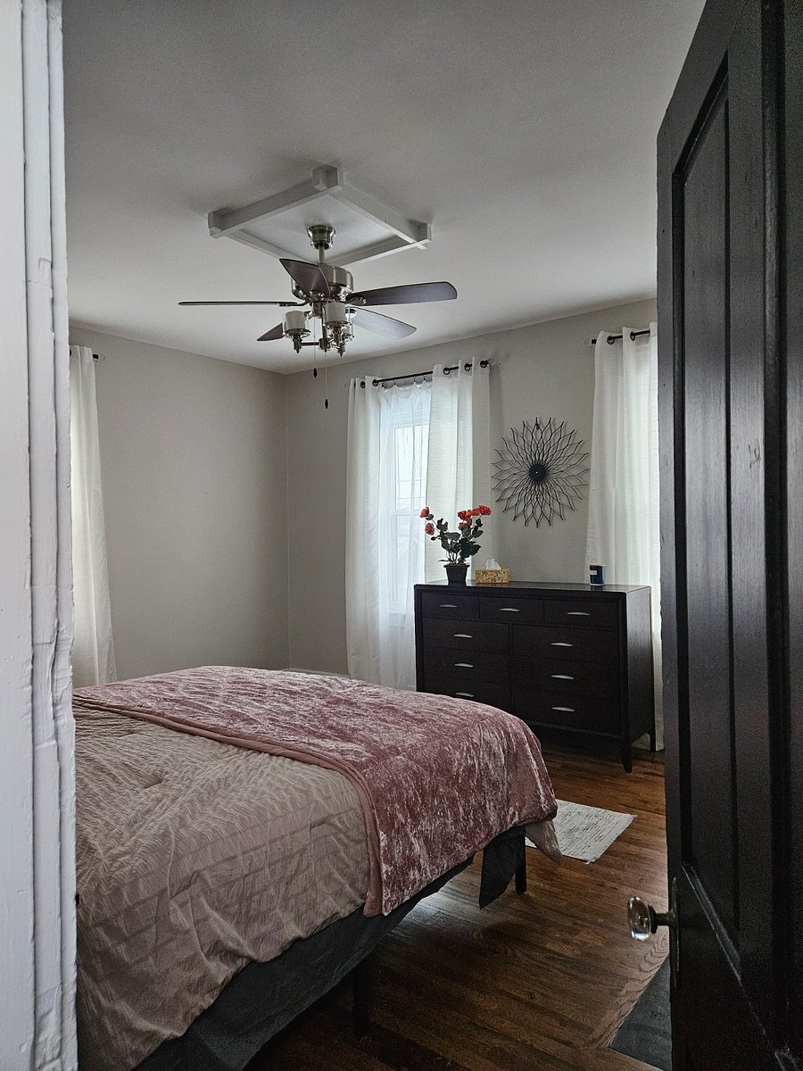 master bedroom from hallway 2nd floor