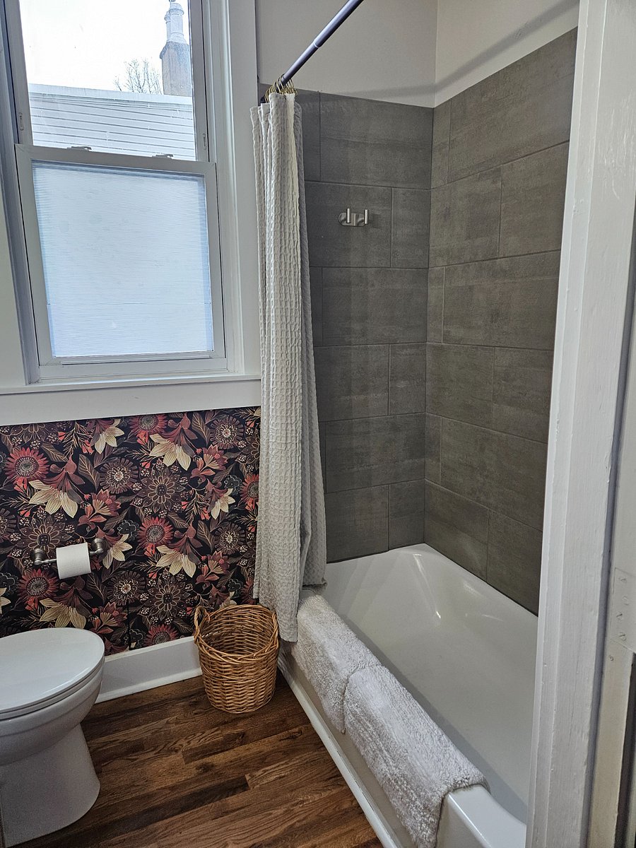 1st floor full bathroom