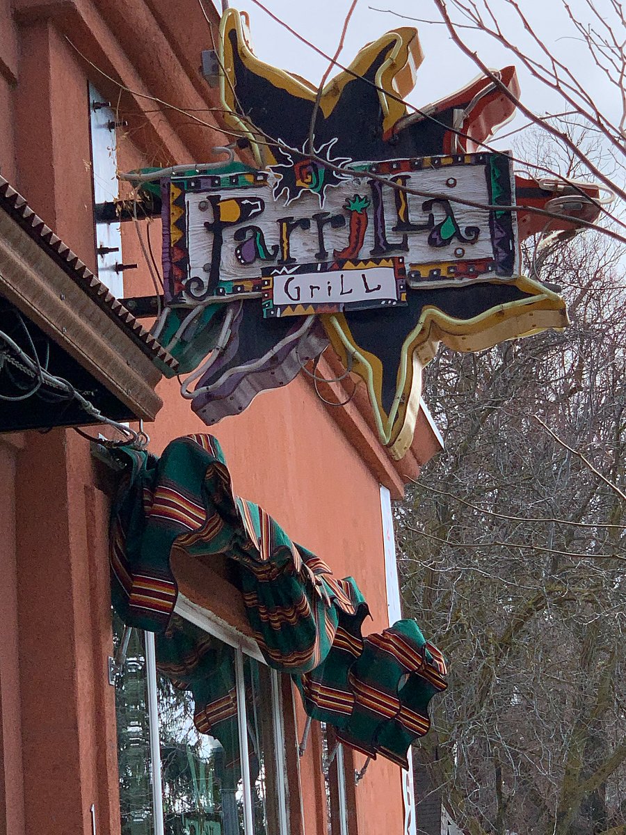 Sports bar with great food in Hyde Park