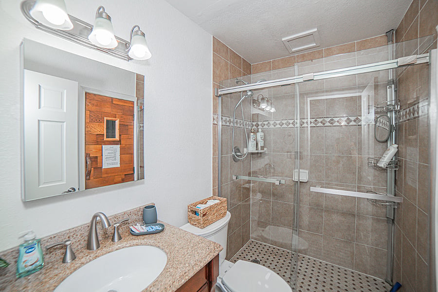 Downstairs full bathroom