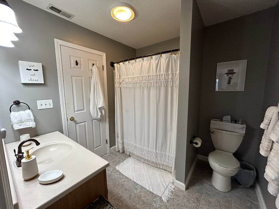 Upstairs full bathroom with entrance points from master bedroom and upstairs hallway