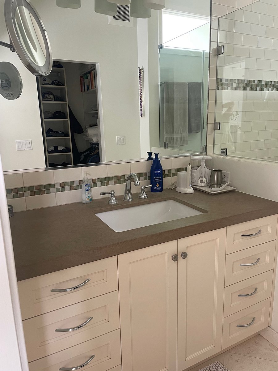 Primary en-suite bath