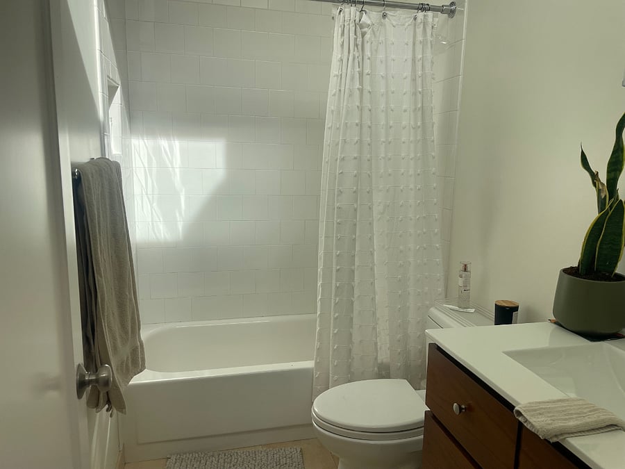 2nd Bath off hallway