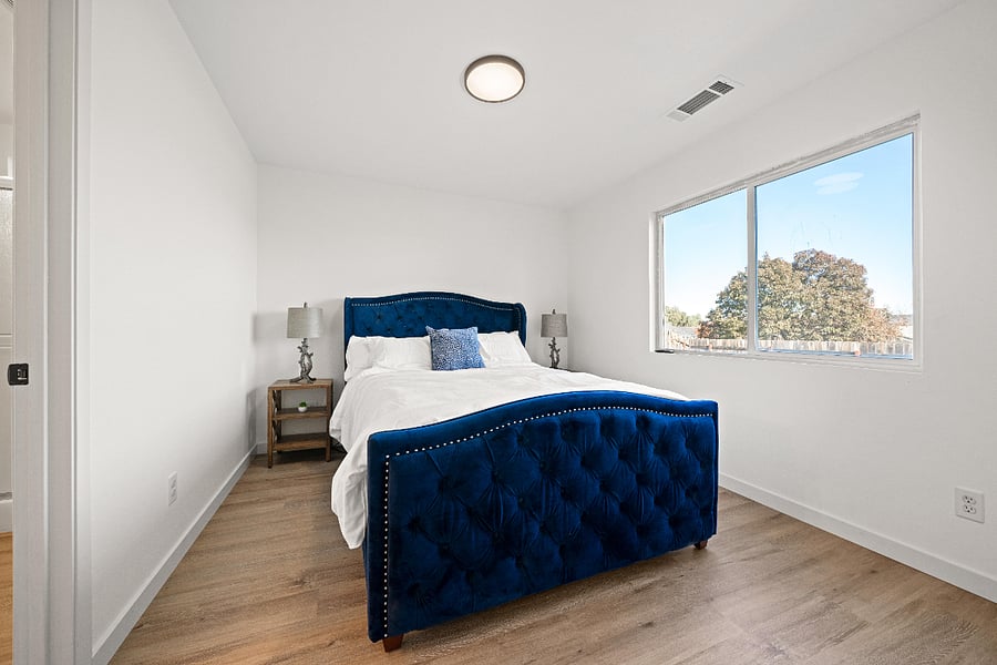 Master Bedroom with Fully Movable tempur pedic Bed