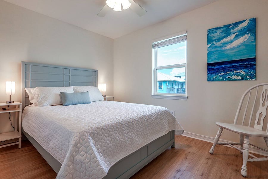 Bedroom 2-queen bed