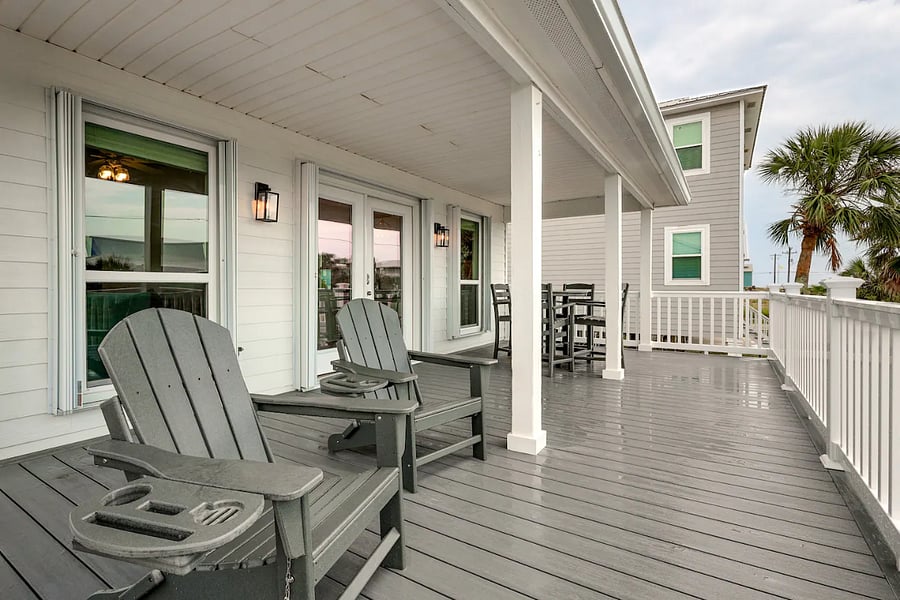 Front deck: Dining, seating in shade or sun