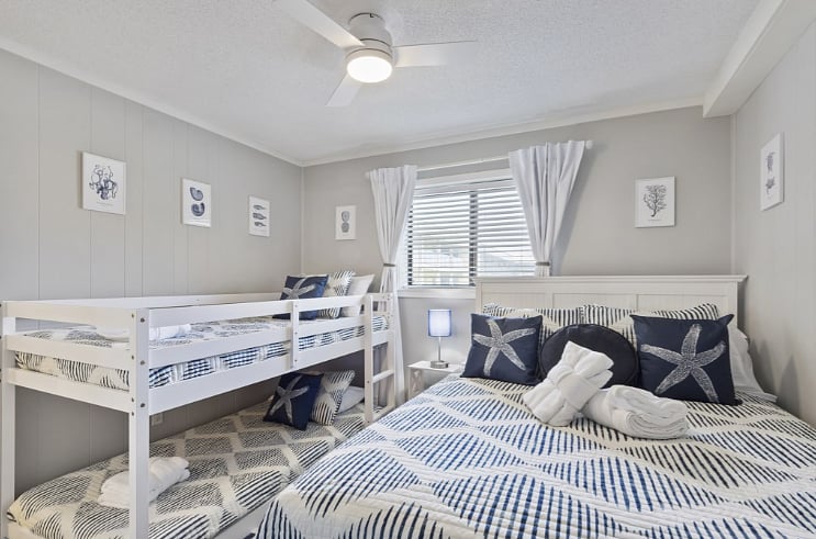 Guest bedroom including twin bunk beds