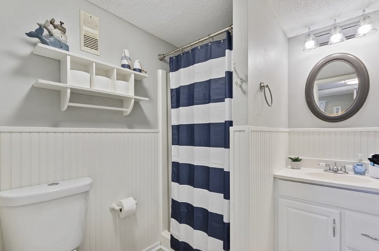 Guest bathroom with shower
