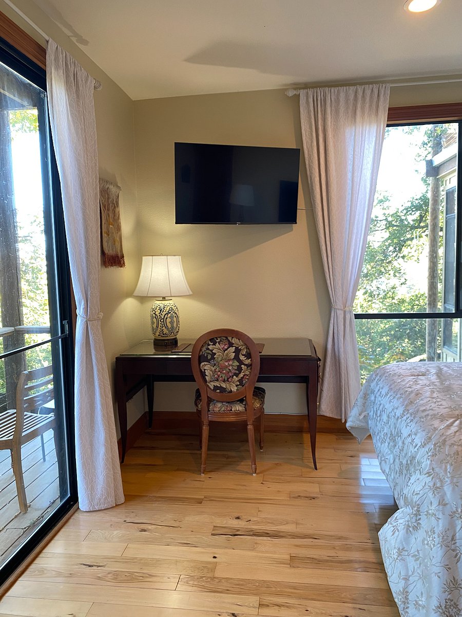Large desk, new smart TV on swivel mount with streaming services included.