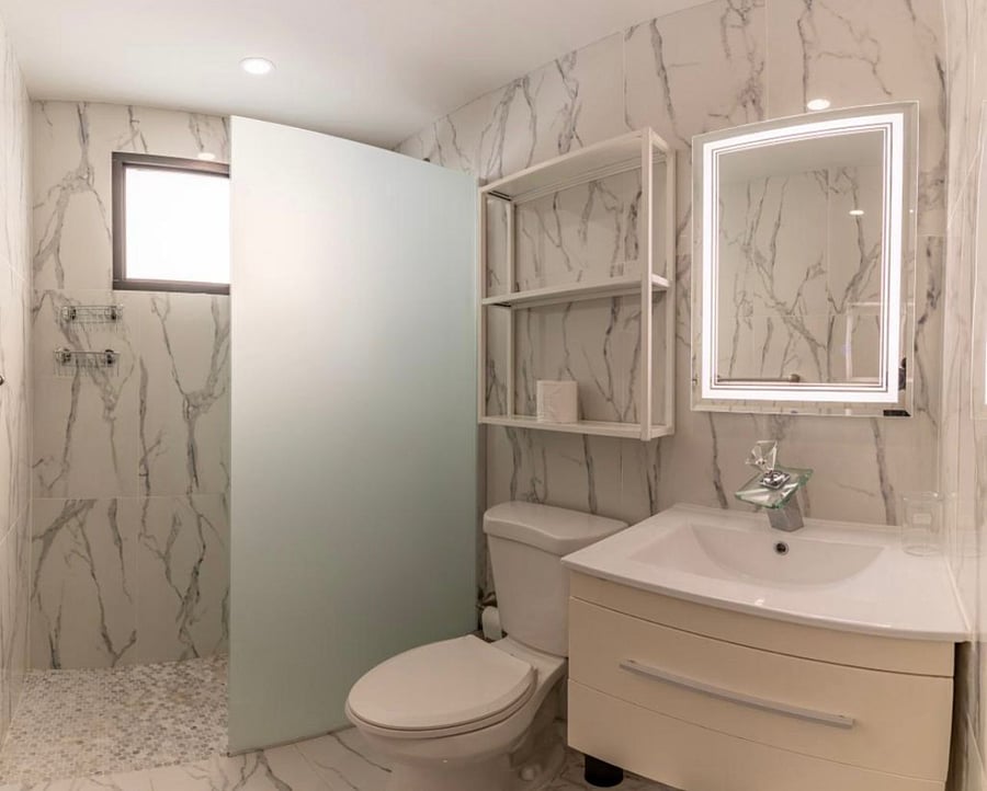 One Bathroom on the First Level and Another on the Second Level: Casa Carolina has one bathroom on the first level and another on the second level, offering convenience and privacy for guests on both floors. This provides easy access regardless of the level you are on, ensuring a more comfortable and functional experience during your stay.
