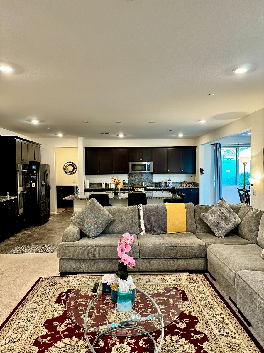 Large and cozy common space with open concept flow into kitchen and dining area.