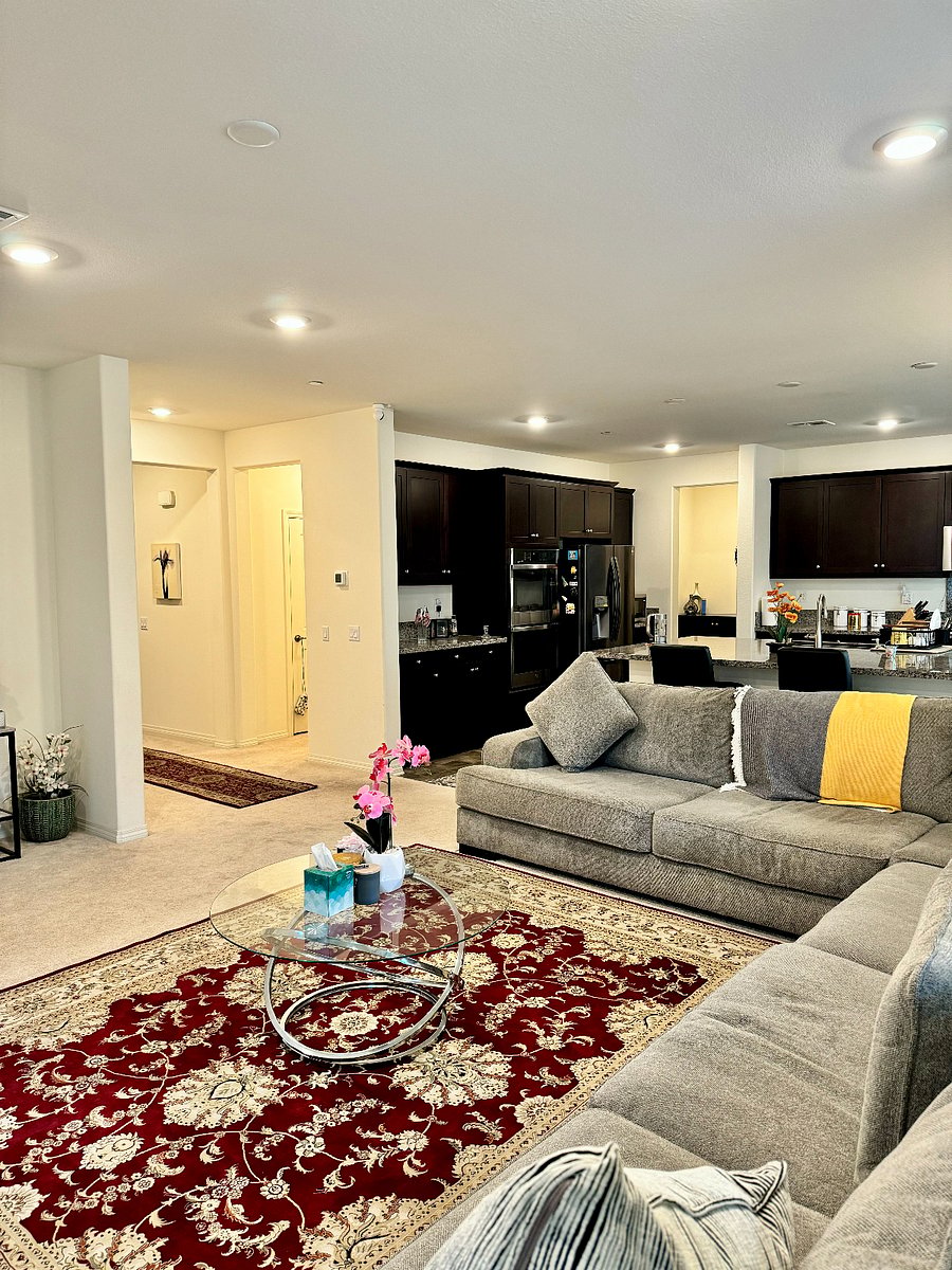 Large and cozy common space with open concept flow into kitchen and dining area.